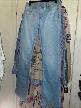 Womens nwt size 4long low rise  American Eagle Outfitters Light kick boot Jeans